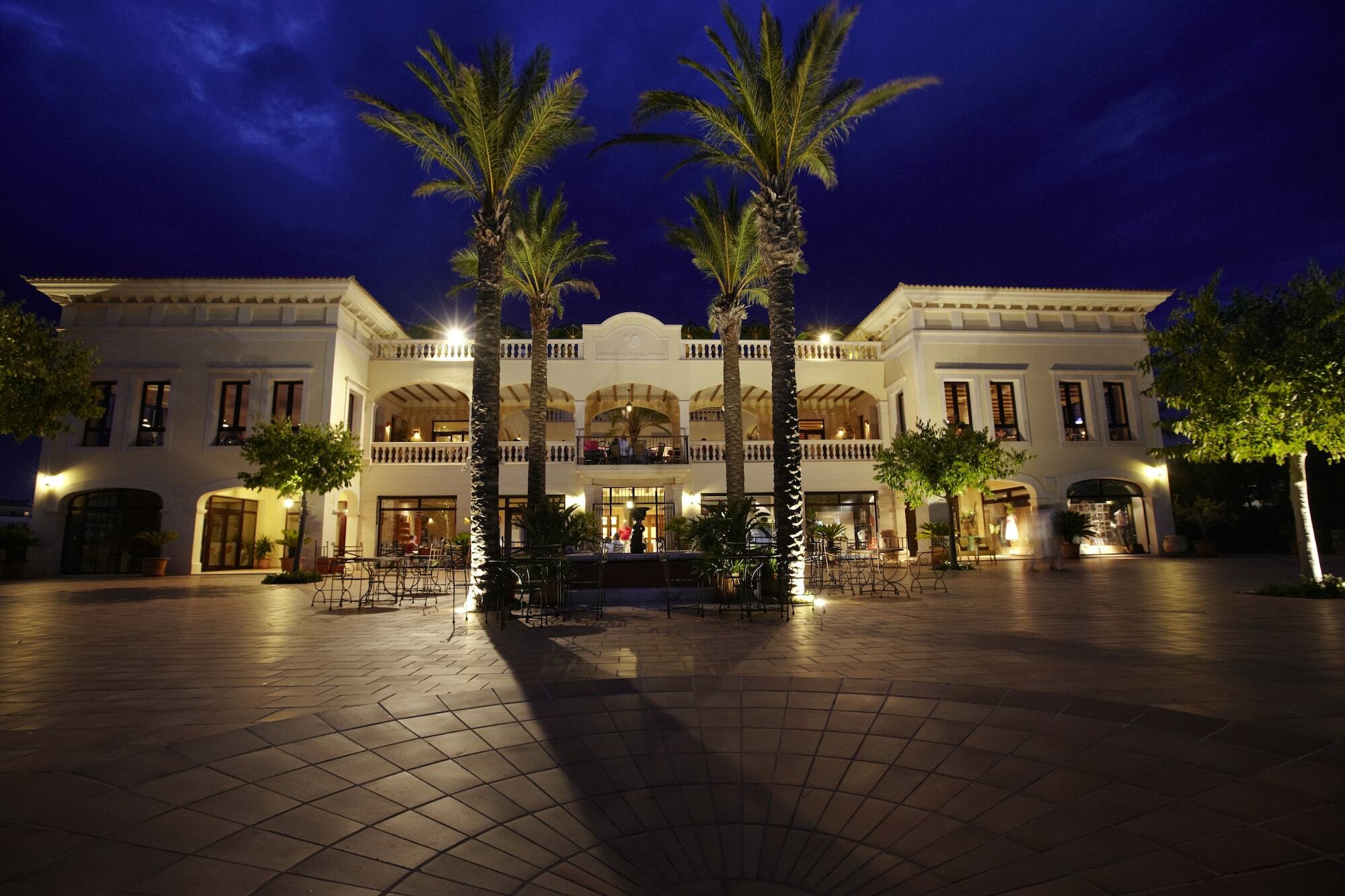 Robinson 4*